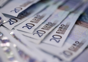 El euro cede terreno ante el dólar tras unos datos de IPC en EE.UU. en línea con lo esperado