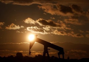 Los precios del petróleo se estabilizan ante la amenaza del exceso de oferta.