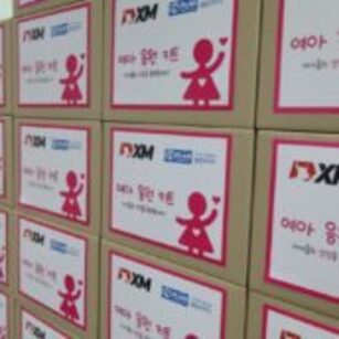 Az XM a Plan Korea gyermekjótékonysági szervezetet segítette