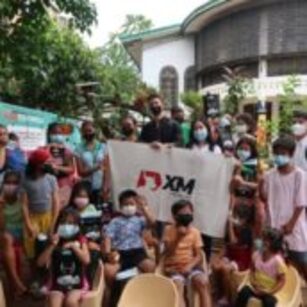 XM, Childhope Philippines 재단에 기부