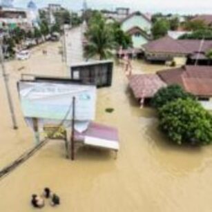 Δωρεά XM για πλημμυροπαθείς μαθητές στη Μαλαισία