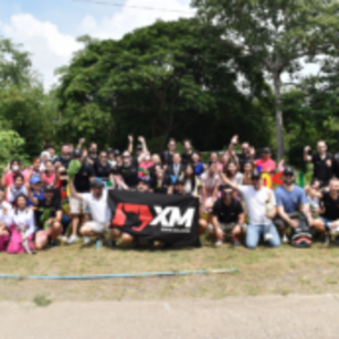 XM hilft bedürftigen Schülern in Thailand