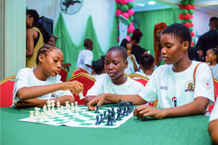 Perayaan Krismas dan pertandingan untuk kanak-kanak luar bandar Nigeria